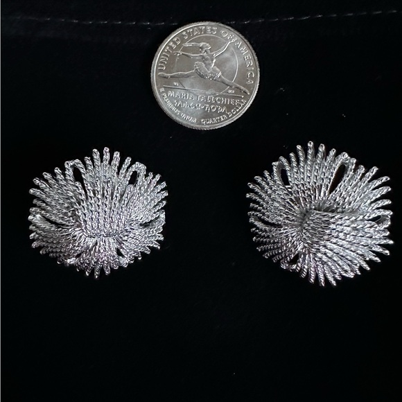 MONET Vintage 60s Cordelia Leroy Miozzi Textured Silver Tone Clip On Earrings - Picture 8 of 11